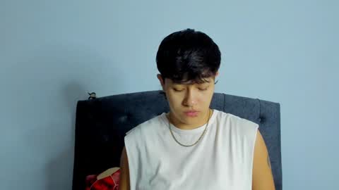 Snapshot of violet_casper_ chatting on January 22, 2025, 9:46 am Violet and Casper online show from January 22, 2025, 9:46 am