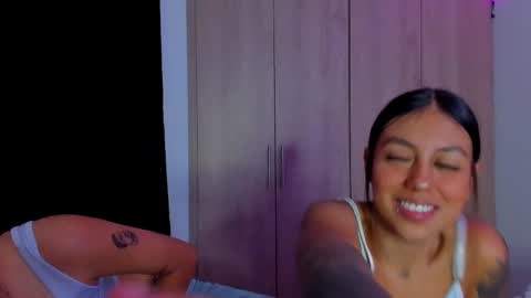Snapshot of violet_casper_ chatting on February 19, 2025, 10:42 pm Violet and Casper online show from February 19, 2025, 10:42 pm