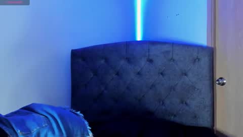 Snapshot of violet_casper_ chatting on February 21, 2025, 11:32 pm Violet and Casper online show from February 21, 2025, 11:32 pm