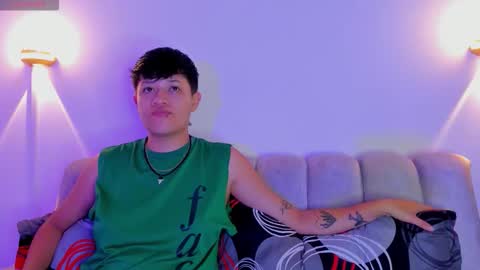 Violet and Casper online show from November 13, 2025, 6:34 am