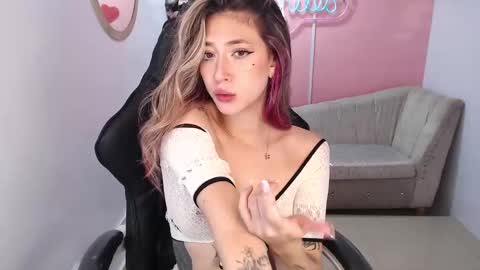 Snapshot of violet_ch chatting on December 9, 2024, 10:41 pm violet online show from December 9, 2024, 10:41 pm
