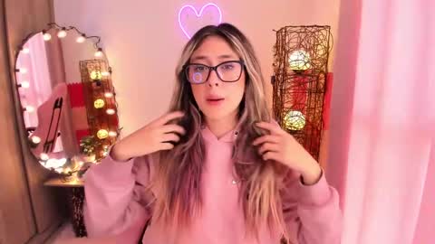 Snapshot of violet_ch chatting on January 9, 2025, 7:40 pm violet online show from January 9, 2025, 7:40 pm