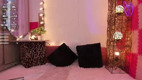 Snapshot of violet_ch chatting on January 30, 2025, 8:31 pm violet online show from January 30, 2025, 8:31 pm