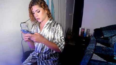 violet_hyuga online show from September 19, 2025, 3:52 am