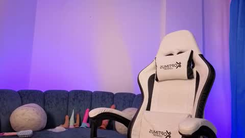 violet_jhonson online show from November 11, 2025, 2:28 pm