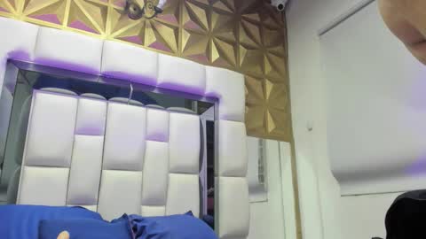 violet_milleer online show from January 5, 2026, 7:06 pm