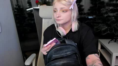 violet_oblivion online show from December 19, 2024, 8:45 am
