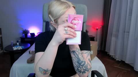 violet_oblivion online show from January 7, 2025, 6:35 pm