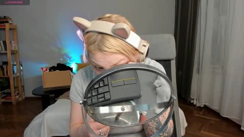 violet_oblivion online show from January 19, 2025, 3:39 am