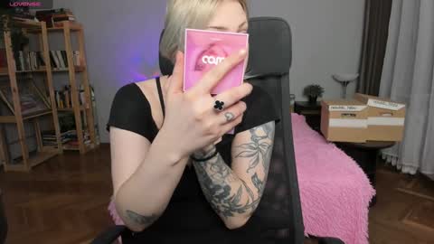 violet_oblivion online show from January 26, 2025, 8:34 pm