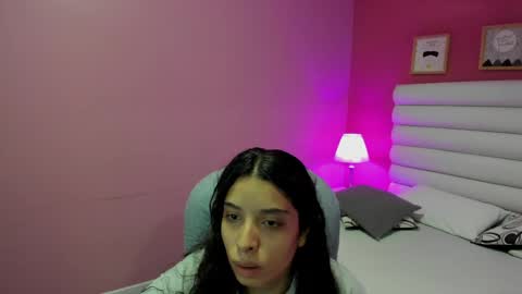 Snapshot of violet_sinclair chatting on April 1, 2026, 11:22 am violet_sinclair online show from April 1, 2026, 11:22 am