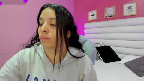 Snapshot of violet_sinclair chatting on April 7, 2026, 11:32 am violet_sinclair online show from April 7, 2026, 11:32 am