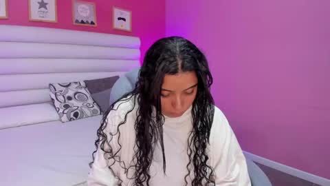 Snapshot of violet_sinclair chatting on April 23, 2026, 11:31 am violet_sinclair online show from April 23, 2026, 11:31 am