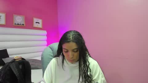 Snapshot of violet_sinclair chatting on April 27, 2026, 11:19 am violet_sinclair online show from April 27, 2026, 11:19 am