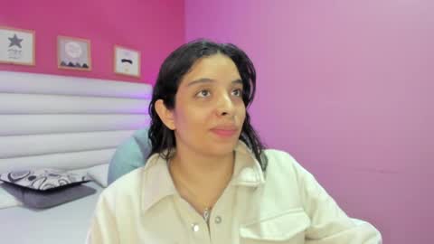 Snapshot of violet_sinclair chatting on May 5, 2026, 11:29 am violet_sinclair online show from May 5, 2026, 11:29 am