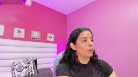 Snapshot of violet_sinclair chatting on May 11, 2026, 11:27 am violet_sinclair online show from May 11, 2026, 11:27 am