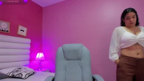 Snapshot of violet_sinclair chatting on May 15, 2026, 11:28 am violet_sinclair online show from May 15, 2026, 11:28 am
