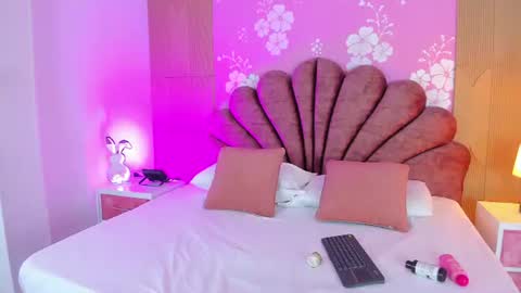 violet_smith01 online show from August 5, 2026, 12:30 pm