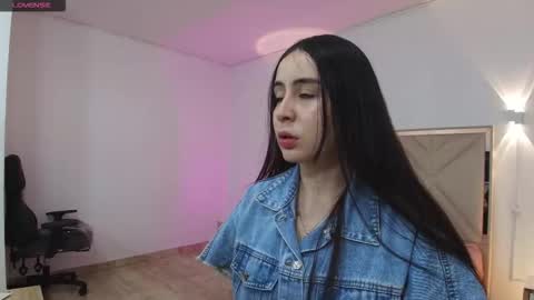 Snapshot of violet_tay1 chatting on October 25, 2025, 11:40 am violet_tay1 online show from October 25, 2025, 11:40 am