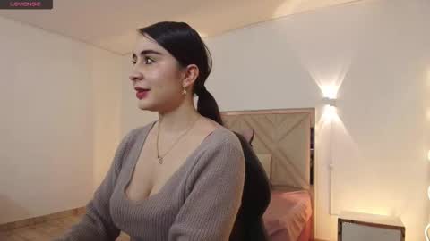 Snapshot of violet_tay1 chatting on October 26, 2025, 12:00 pm violet_tay1 online show from October 26, 2025, 12:00 pm