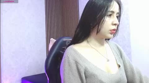 Snapshot of violet_tay1 chatting on October 27, 2025, 10:19 am violet_tay1 online show from October 27, 2025, 10:19 am
