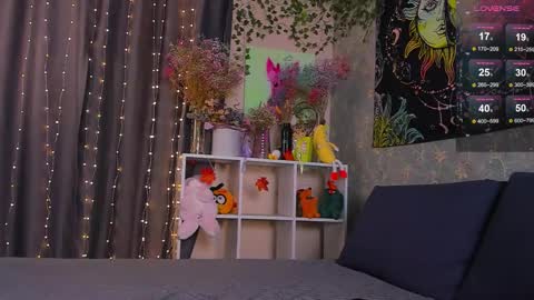 Snapshot of violet_walker7 chatting on October 25, 2025, 4:42 am Violet online show from October 25, 2025, 4:42 am