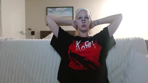 Snapshot of violet_winter97 chatting on November 5, 2025, 6:35 am violet_winter97 online show from November 5, 2025, 6:35 am