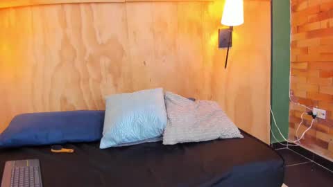Snapshot of violeta_bee chatting on February 18, 2025, 6:15 pm Violeta bee online show from February 18, 2025, 6:15 pm