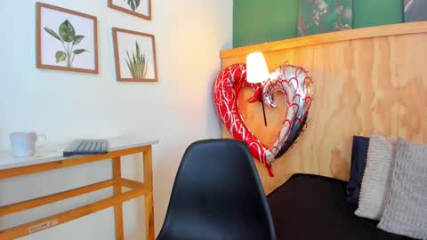 Snapshot of violeta_bee chatting on March 4, 2025, 6:07 pm Violeta bee online show from March 4, 2025, 6:07 pm