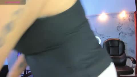 Violet  online show from September 28, 2025, 2:17 am