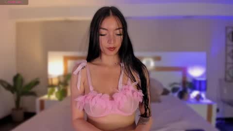 Violeta  online show from June 24, 2026, 11:53 am
