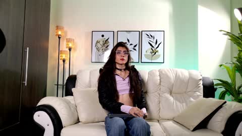 Snapshot of violeta_foxz chatting on April 6, 2026, 7:15 pm Violeta online show from April 6, 2026, 7:15 pm