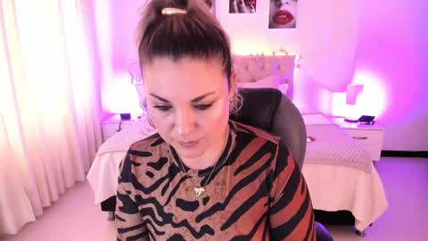 Snapshot of violeta_hotter_ chatting on October 6, 2025, 11:29 am violeta_hotter_ online show from October 6, 2025, 11:29 am