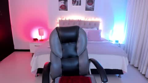 Snapshot of violeta_hotter_ chatting on October 13, 2025, 11:43 am violeta_hotter_ online show from October 13, 2025, 11:43 am