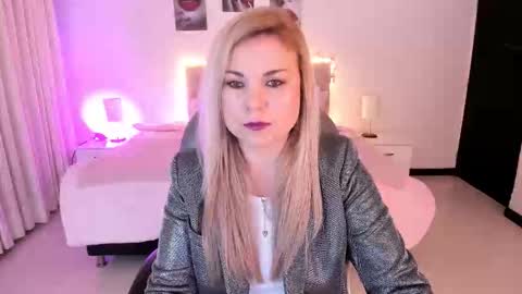 Snapshot of violeta_hotter_ chatting on October 18, 2025, 11:00 am violeta_hotter_ online show from October 18, 2025, 11:00 am