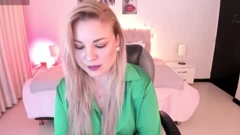 Snapshot of violeta_hotter_ chatting on October 21, 2025, 10:49 am violeta_hotter_ online show from October 21, 2025, 10:49 am