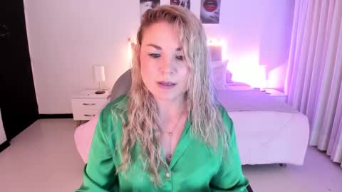 Snapshot of violeta_hotter_ chatting on November 6, 2025, 11:11 am violeta_hotter_ online show from November 6, 2025, 11:11 am