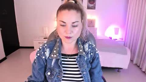 Snapshot of violeta_hotter_ chatting on November 9, 2025, 10:57 am violeta_hotter_ online show from November 9, 2025, 10:57 am