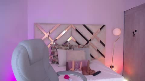 Violeta leon online show from June 5, 2026, 9:09 pm