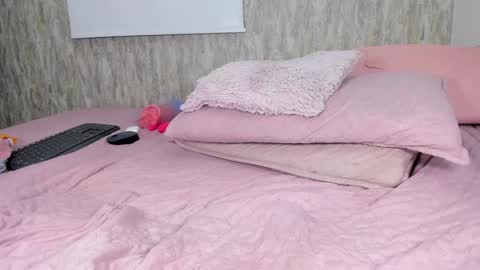 violeta london online show from December 13, 2024, 6:10 am
