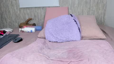 violeta london online show from December 28, 2024, 6:06 am