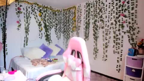 Snapshot of violeta_miler_ chatting on March 19, 2026, 6:23 pm Violeta online show from March 19, 2026, 6:23 pm