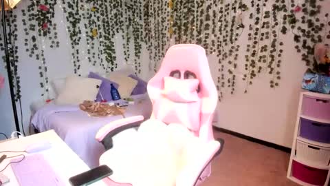 Snapshot of violeta_milleer chatting on October 15, 2025, 4:07 pm Violeta online show from October 15, 2025, 4:07 pm