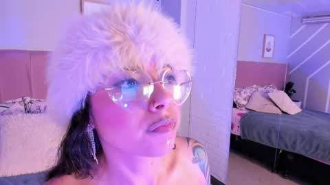 Snapshot of violeta_muns chatting on June 5, 2026, 6:35 pm Violeta online show from June 5, 2026, 6:35 pm