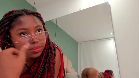 Snapshot of violeta_ruiz_ chatting on March 9, 2025, 5:44 am violeta_ruiz_ online show from March 9, 2025, 5:44 am