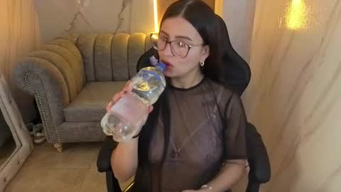 violeta_tf online show from March 18, 2026, 1:47 pm