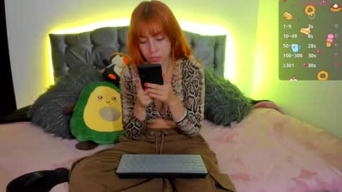 Snapshot of violetaarey chatting on December 16, 2024, 10:56 pm Violeta Help me reach 150 thumbs up online show from December 16, 2024, 10:56 pm