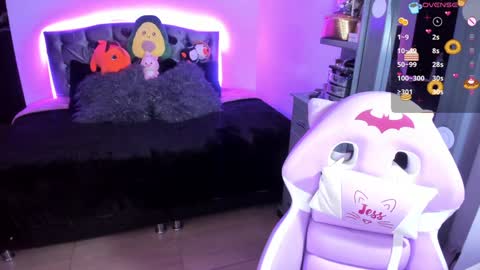 Snapshot of violetaarey chatting on December 27, 2024, 2:14 am Violeta Help me reach 150 thumbs up online show from December 27, 2024, 2:14 am