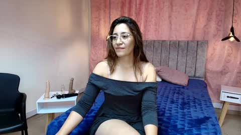 VIOLETA online show from December 6, 2024, 1:11 pm