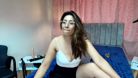VIOLETA online show from December 17, 2024, 4:21 pm